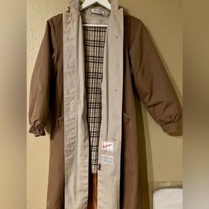 Vintage Rain Shedder Women’s Trench / Rain Coat With Removable Hood